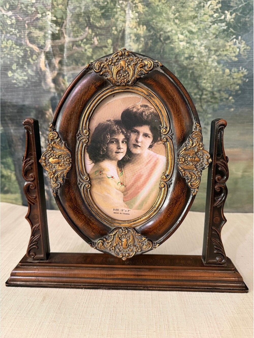 Oval Tabletop Picture Frame